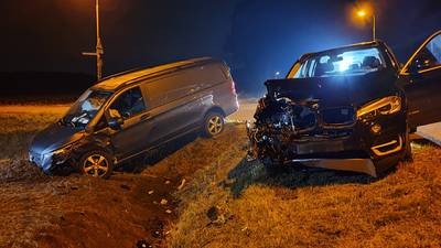 Twee zwaargewonden door botsing tussen auto's in Rhenen