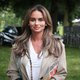 Sarah van Soelen heeft koffers gepakt en deelt sexy foto in badjas
