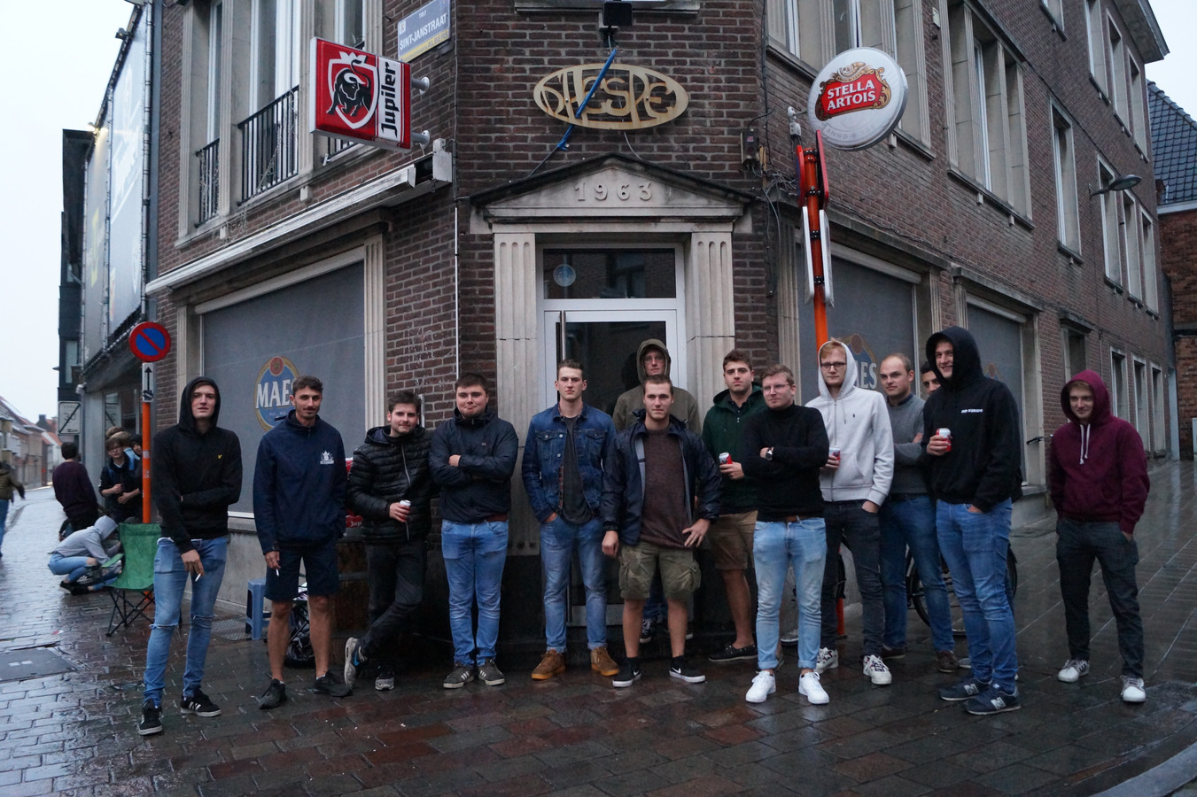 Jongeren protesteren aan café D'Hespe op 6 september 2019. Jeppe zelf was er toen niet bij.