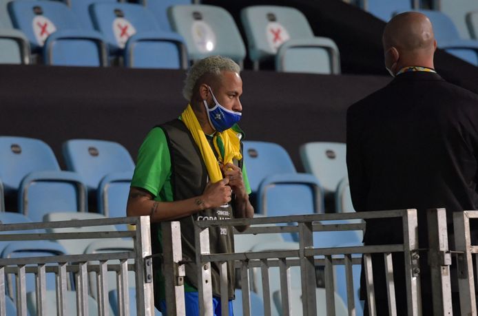De Braziliaanse steraanvaller Neymar zat het gehele duel op de bank.