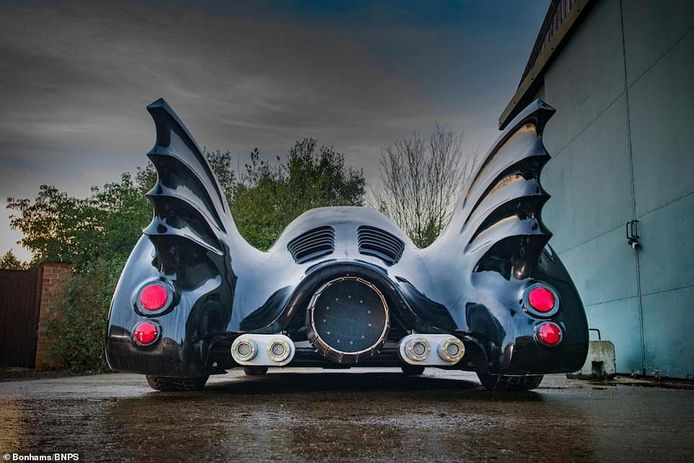 De door een professioneel bedrijf gebouwde replica van de Batmobile.