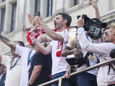 Antwerpen loopt uit voor Mark van Bommel en co na eerste landstitel in 66 jaar, tranen bij Toby Alderweireld