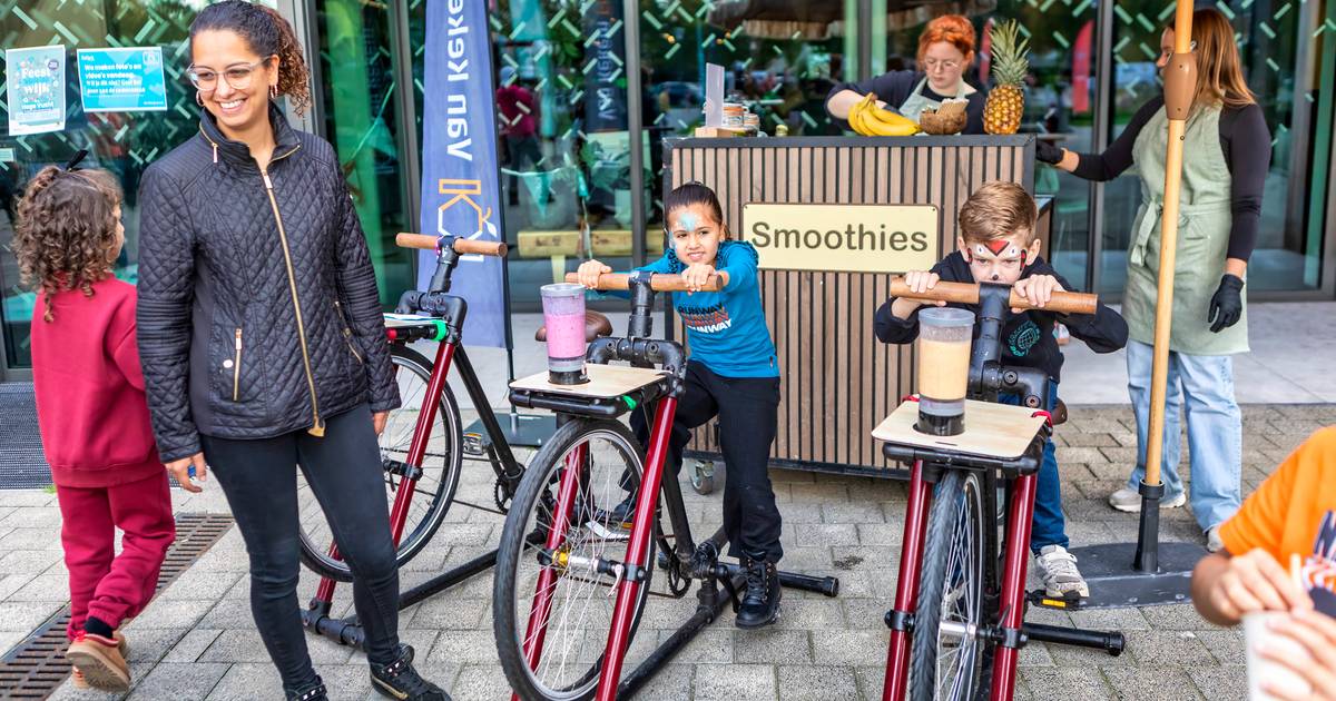 Kinderen genieten van wijkfeest Hoge Vucht waaraan ook twee NACspelers