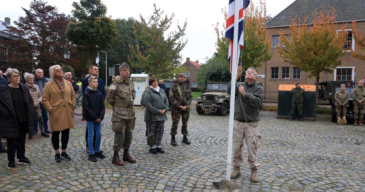 IJzendijke herdenkt oorlogsslachtoffers: 'Zagen hoe de kerktoren omviel' - BN DeStem