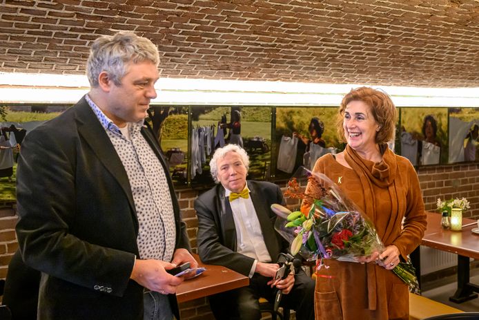 Kunstenares Inge van Rijsbergen ontvangt Gouden K | Moerdijk | bndestem.nl