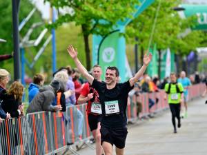 Geen tijd voor 82 deelnemers aan de halve marathon van Enschede, wel gratis deelname in 2025