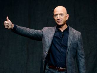 Tienduizenden tekenen petities om Jeff Bezos niet meer naar aarde te laten terugkeren na ruimtereis volgende maand