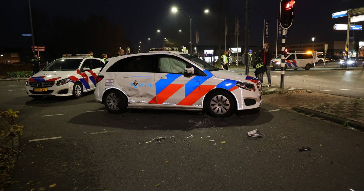 Agent gewond bij botsing op kruising in Waalwijk.