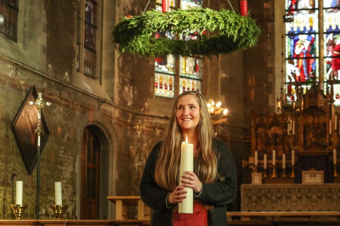 Tine Peeters in de Sint Ambrosius kerk in Dilbeek.