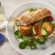 Simpel en lekker: stokbroodje geitenkaasburger met ­gegrilde courgette
