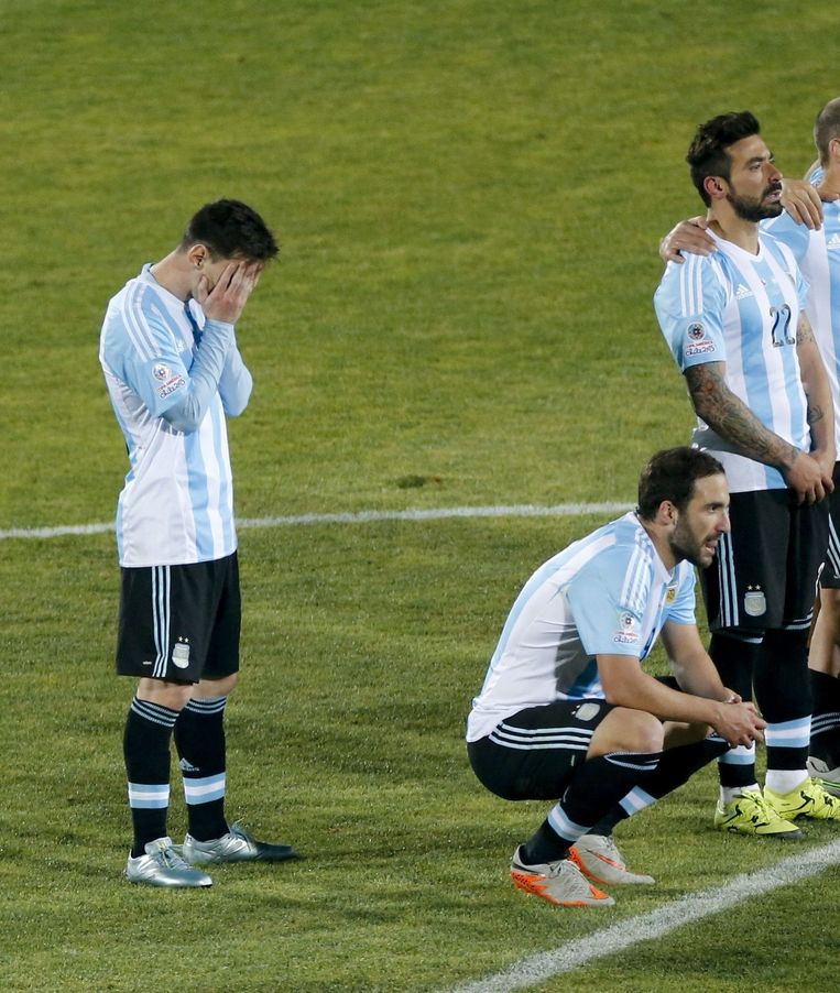 Lionel Messi na de verloren strafschoppenserie tegen Chili. Beeld epa