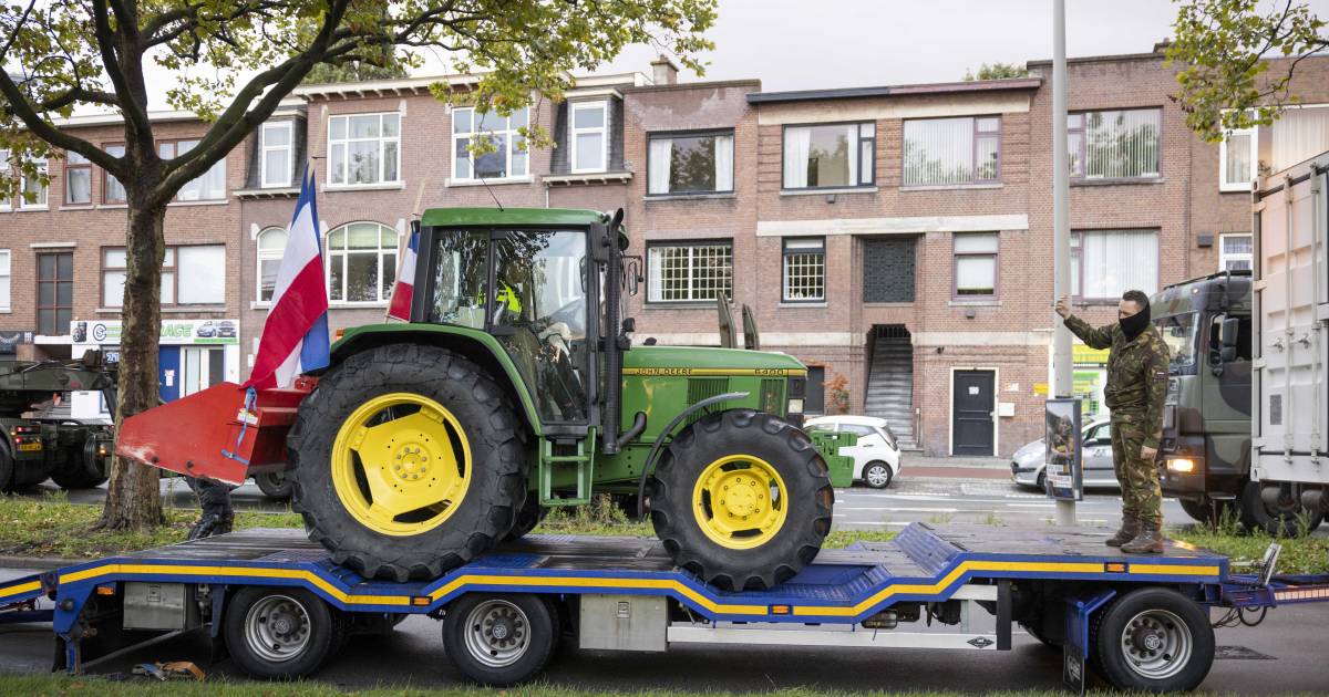 LIVE |  First people gather along the route, tractors seized protesting farmers