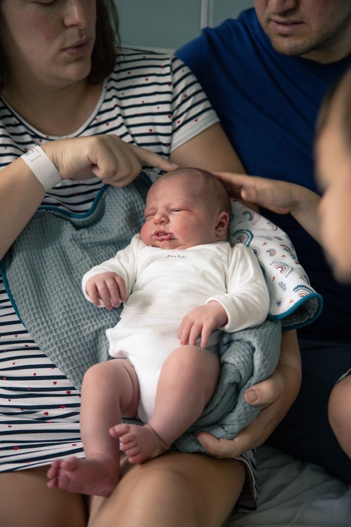 Wat een kanjer. Baby Cedric weegt 5,502 kg bij geboorte “Na drie keer goed persen was het