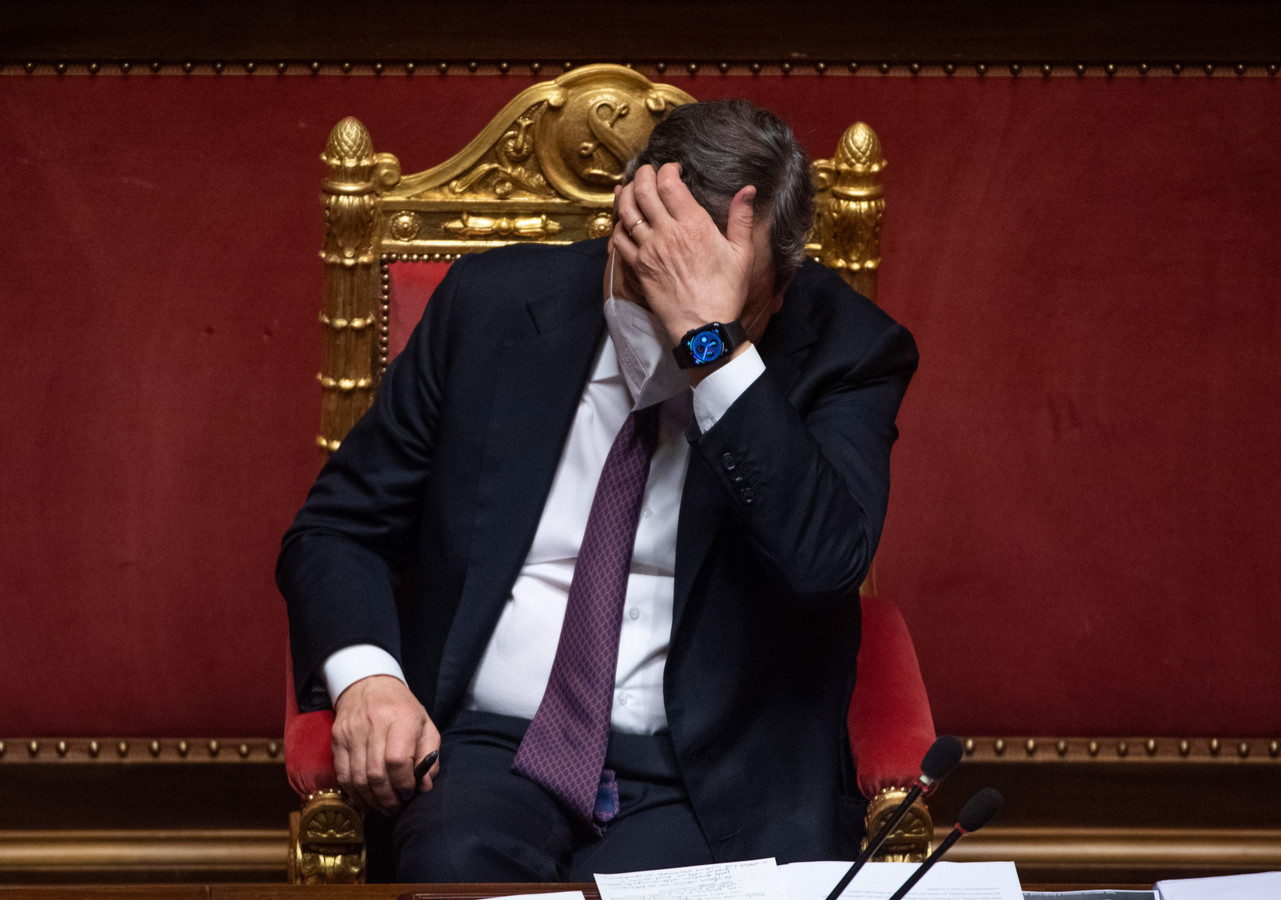 De Italiaanse premier Draghi: 'Onze vernieuwing zal mislukken als niet overal mensen opstaan die belangeloos bereid zullen zijn hard te werken en offers te brengen voor het gemeenschappelijke goed.'