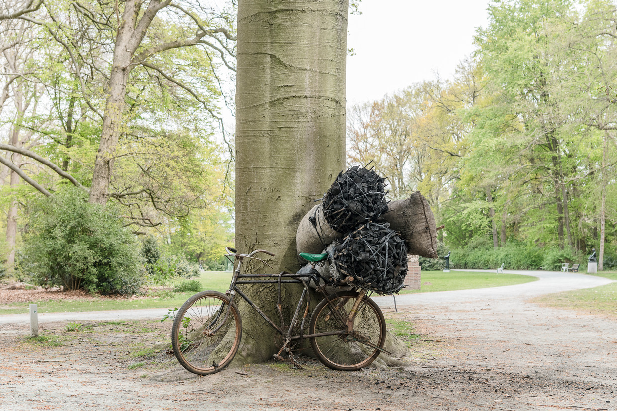 null Beeld The Artist & SMAK. Photo Léonard Pongo