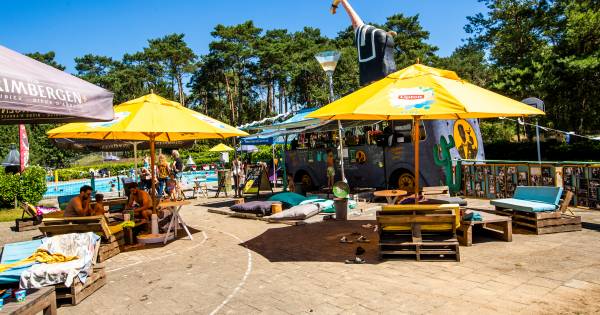 Dat Zwarte Bergen in Luyksgestel camping-in-afbouw is, deert vakantiegangers niet - Eindhovens Dagbl