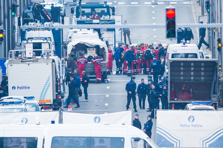 'We hebben 24 slachtoffers van de aanslagen in Brussel behandeld. Veertien van hen waren in levensgevaar. Ze hebben het allemaal gehaald.' (Foto: metrostation Maalbeek.)' Beeld BELGA