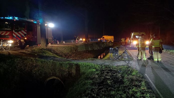 Er kwamen veel hulpdiensten op het ongeval af, maar ze konden niets meer voor de man betekenen.