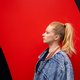 ‘Je hoeft me de wilde verhalen van Fons niet te vertellen, die heb ik zelf meegemaakt’: Naomi Sijmons over haar vader en de muziek