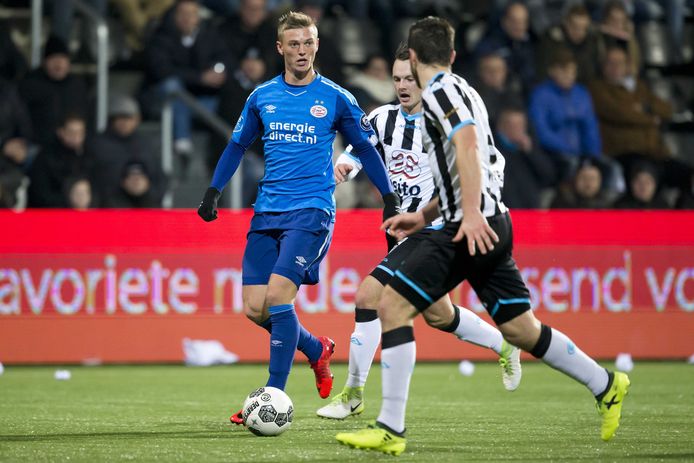 Albert Gudmundsson was eerder dit seizoen al belangrijk voor PSV 1 in het duel met Heracles Almelo.