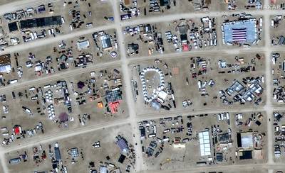 La pluie piège les festivaliers du Burning Man en plein désert