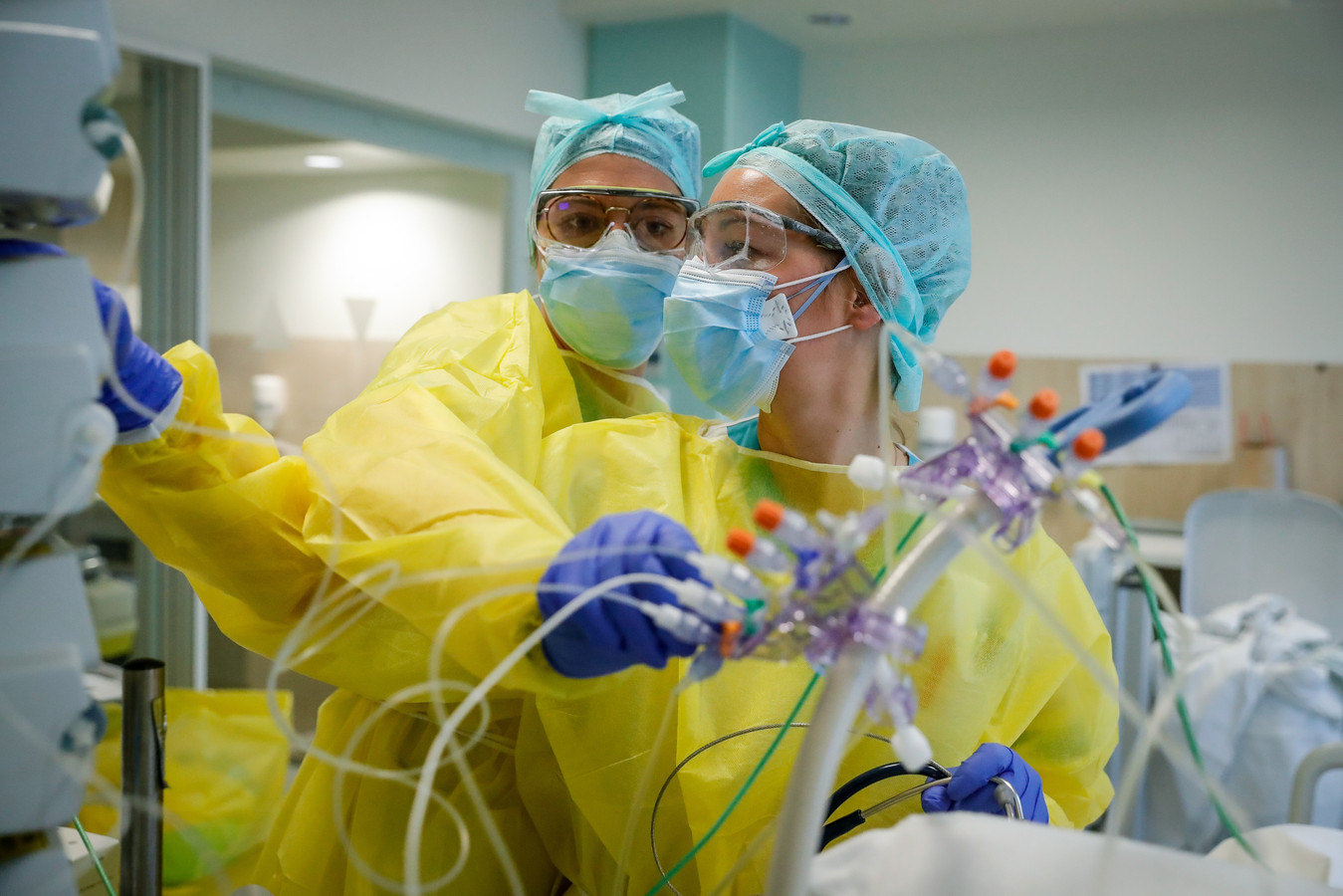 plus-de-15-000-infections-par-jour-plus-de-3-000-patients-l-h-pital