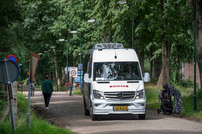 Veelbesproken weekendbus azc Gilze blijft rijden, maar tussenstops na Rijen geschrapt
