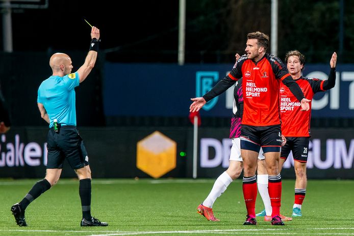 Robin van der Meer begon het seizoen nog als aanvoerder, maar het lijkt er sterk op dat hij per direct vertrekt.