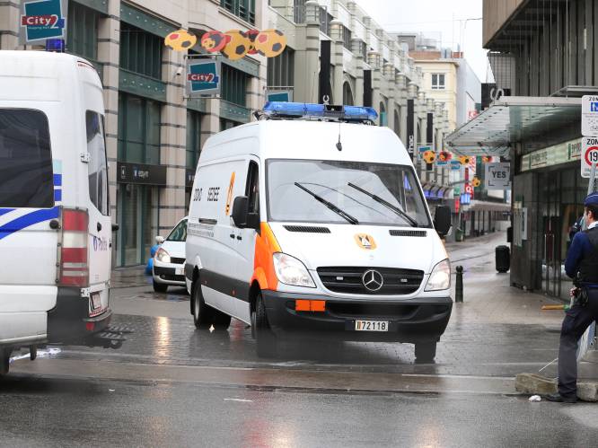 "Ontvoerd en bommengordel omgehangen": de man die Brussel op scherp zette