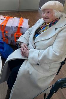 Wivien (96) verrast ic-personeel in Apeldoorn: 'Hartverwarmend’