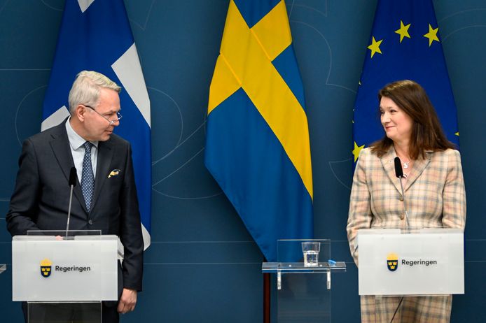 De Finse minister van Buitenlandse Zaken Pekka Haavisto en zijn Zweedse collega Ann Linde begin vorige maand in Stockholm.