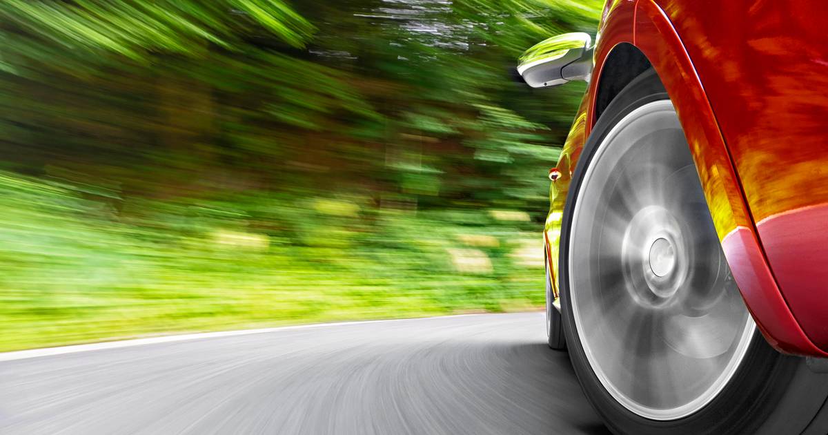 Chauffeur (21) veroorzaakt ernstig ongeluk bij Ellecom: vriend overleeft met nekbreuk