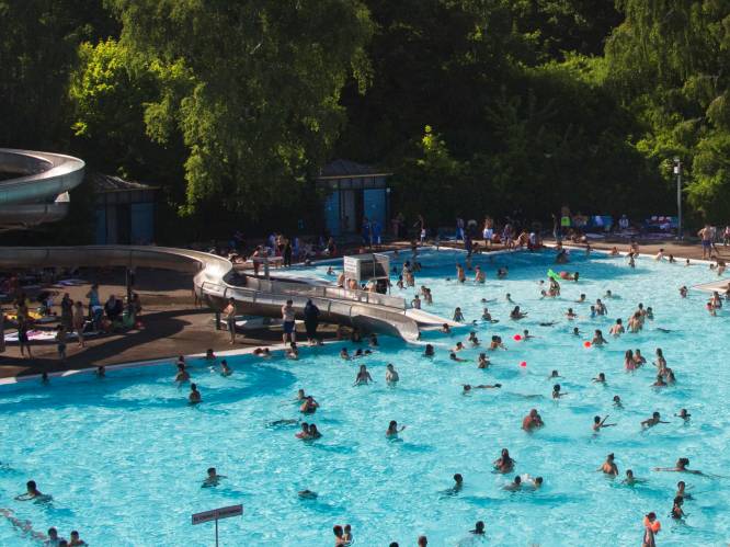Zwembad dat naar chloor ruikt, is níet proper: deze tips helpen tegen schadelijke bacteriën in het water
