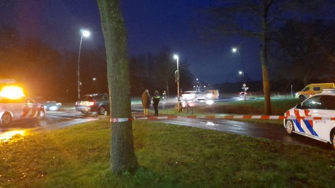 Fietser gewond naar ziekenhuis na ongeval in Nijverdal