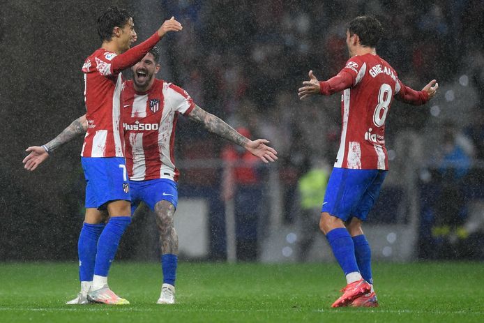 Atletico Madrid's Portuguese midfielder Joao Felix (L) celebrates scoring his team's third goal during the Spanish League football match between Club Atletico de Madrid and Real Betis at the Wanda Metropolitano stadium in Madrid on October 31, 2021. (Photo by OSCAR DEL POZO / AFP)