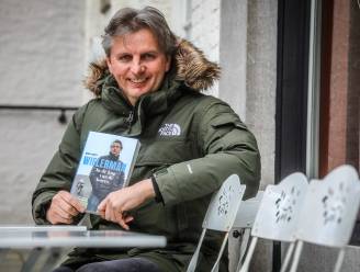 Wielercommentator Renaat Schotte stelt boek voor in raadzaal gemeentehuis