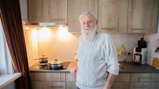 Etiënne (82) zag op tegen de renovatie van zijn flat, maar is nu tevreden: ‘Al maanden geen rekening meer gezien’
