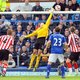 Mignolet sleept FA-replay uit de brand bij Fellaini