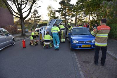 Auto belandt op zijkant in Nijmegen, vrouw lichtgewond