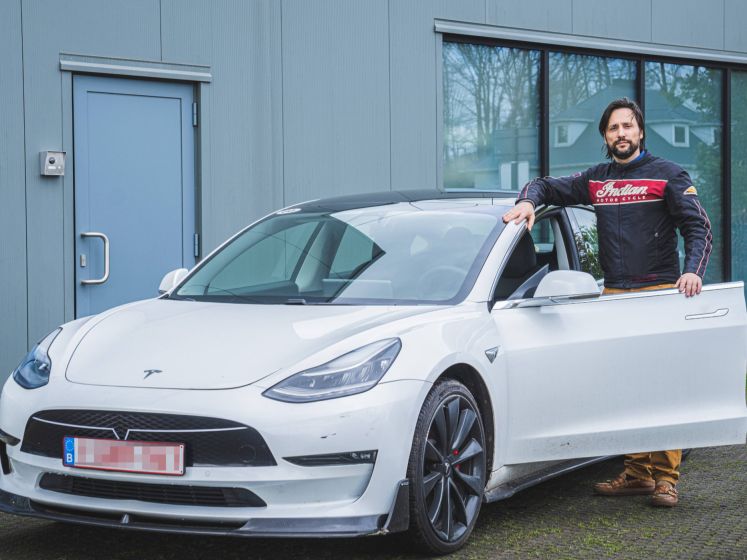 Als elektrisch rijden een nachtmer­rie wordt: “Met mijn Tesla rijden kost geld, maar niet rijden ook”