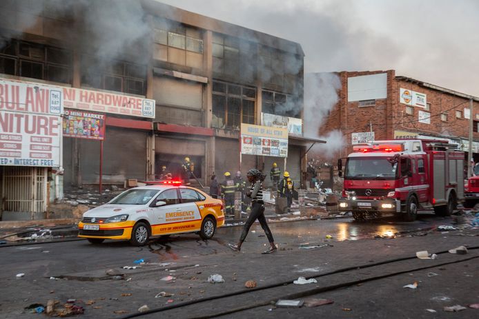 Ook chaos in Johannesburg, waar winkels werden geplunderd.
