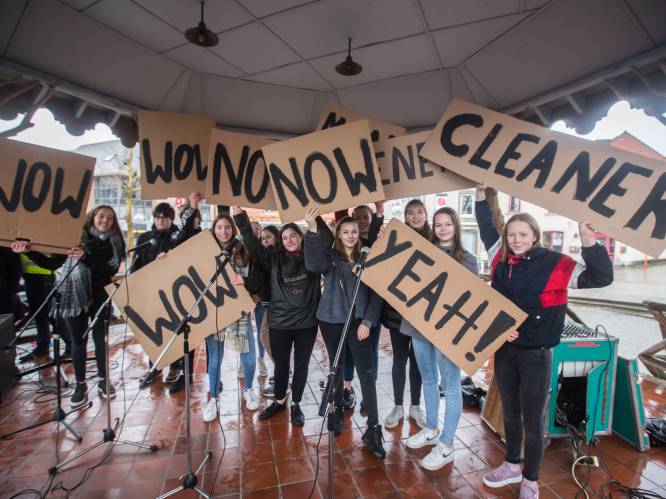 600 leerlingen houden klimaatmars door Lummen: burgemeester belooft elektrische deelauto’s