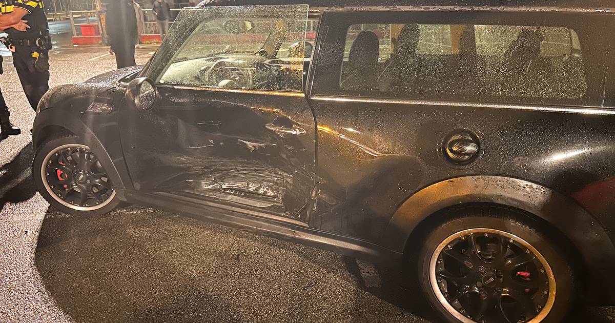 Botsing na driftincident bij stadion in Enschede.