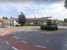 Omstanders schieten te hulp na aanrijding 81-jarige fietser in Twello: bestuurder rijdt door
