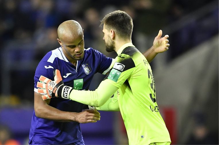 De eerste keer dat ik voor de nationale ploeg werd opgeroepen, was ik de enige die kon antwoorden op een vraag over beleggen van Vincent Kompany. Waarop hij zei: 'Hendrik, you have the brains!' Beeld 