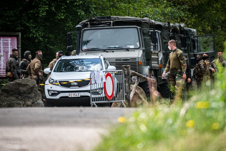De zoektocht naar Jürgen Conings. ‘Tot op 50 meter van zijn lichaam zijn ze geweest met hun wagens, hun wapens en hun honden. En ze hebben niets gevonden. Ik kan het niet geloven.’ Beeld Rob Engelaar