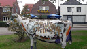 Rockcafé The Holy Cow plaatste tijdens de coronacrisis samen met De HeerenMeester nieuwe verkeersborden op de Boschweg in Schijndel: Let op, overstekende obers!