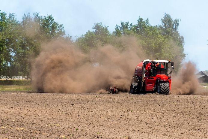 Door de klimaatverandering wisselen kurkdroge perioden, zoals vorig jaar in mei op de foto, en zeer natte perioden zich vaker af. Archieffoto