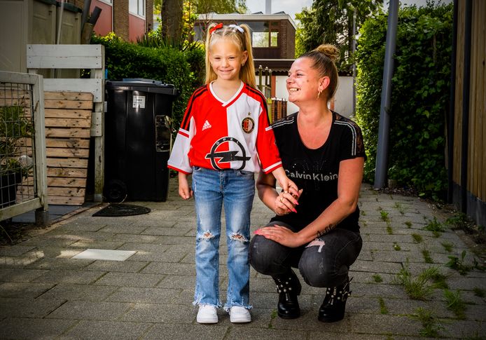 ‘Kampioensbaby’ Ashley wacht dubbel feest als Feyenoord weer de titel ...