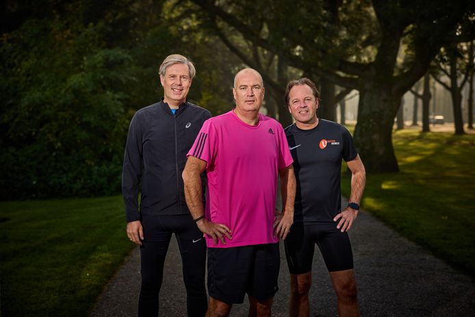 Pascal Vermeulen (midden) is er klaar voor. Hij loopt zondag met zijn hardloopvrienden Jelle Hamersma (links) en Remco van Krieken alsnog de kwart marathon uit.